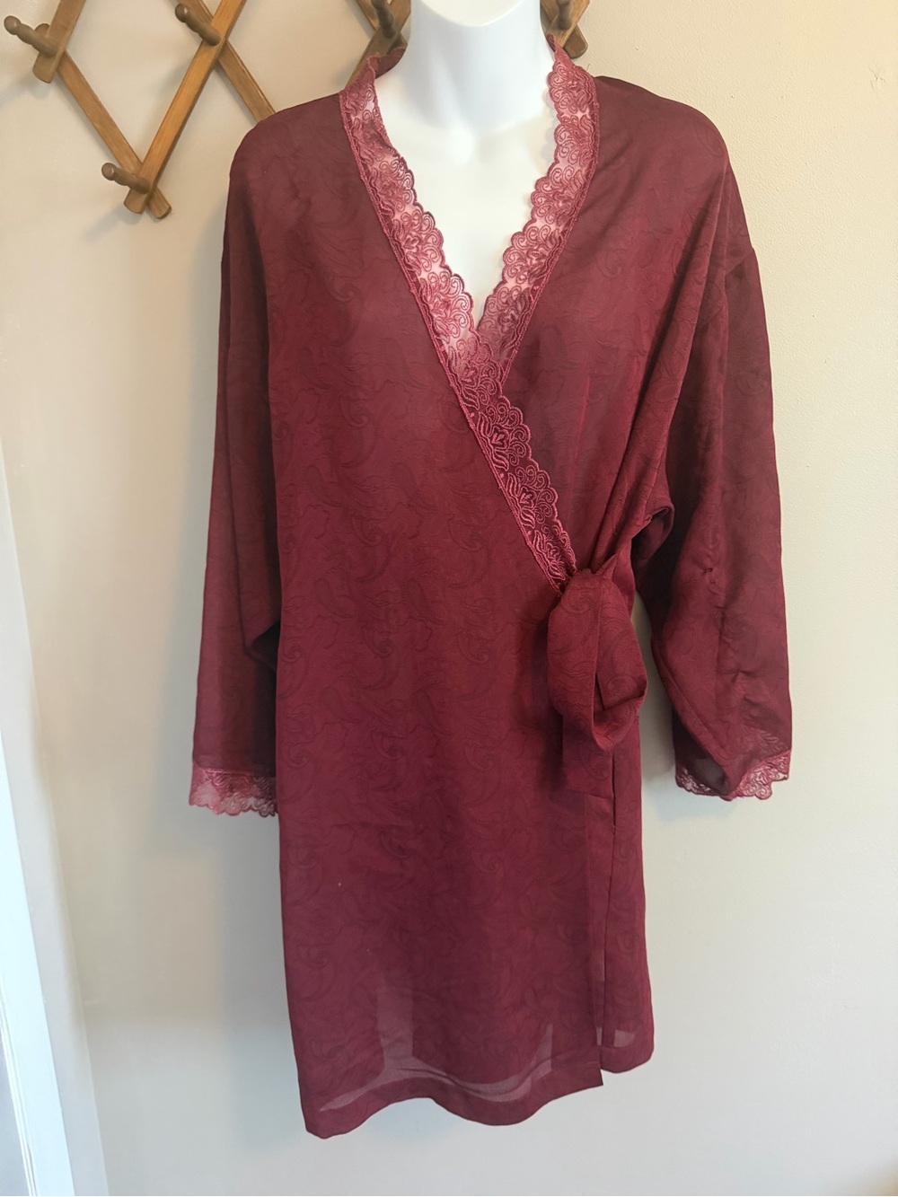 Versailles Burgundy Vintage Lace Trim Robe M/M